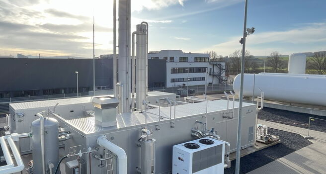 Rohrleitungssystem auf dem Gelände der Erdgas Südwest Bio-LNG GmbH in Burghaun.